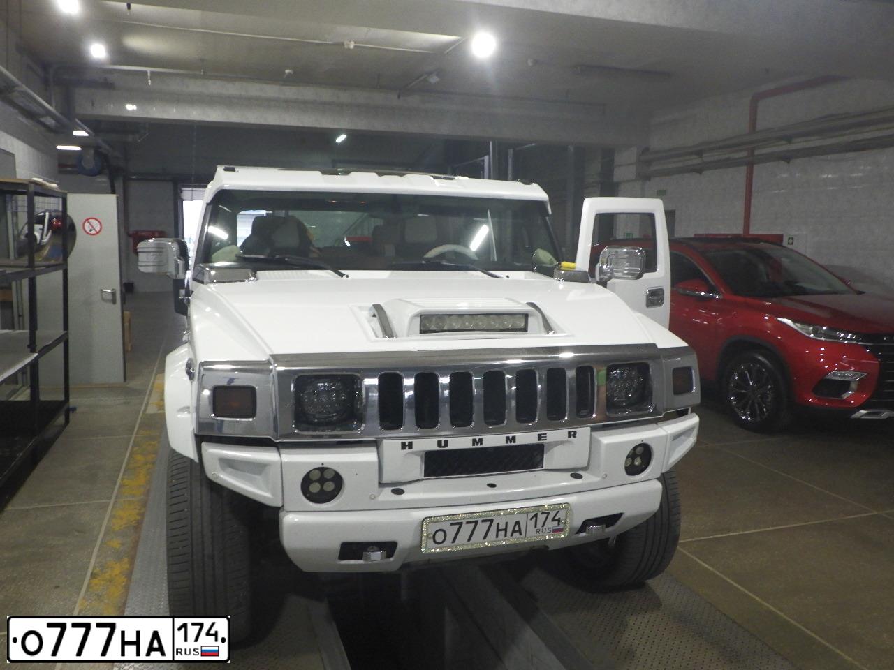 Фото автомобиля VOLKSWAGEN TOUAREG, 2005 — госномер Е136УК196. Цвет: СВЕТЛО-СЕРЫЙ