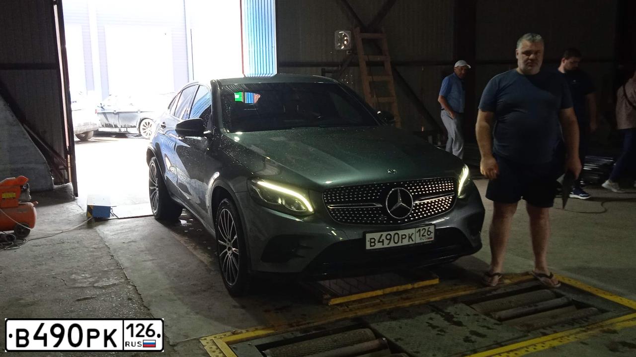 Фото автомобиля MERCEDES GLC-KLASSE, 2017 — госномер С386СР05. Цвет: СЕРЫЙ