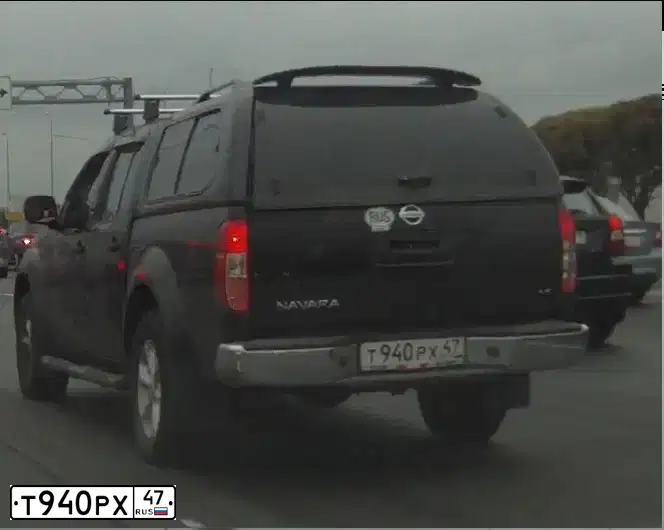 Фото автомобиля NISSAN NAVARA, 2010 — госномер Т940РХ47. Цвет: ЧЕРНЫЙ