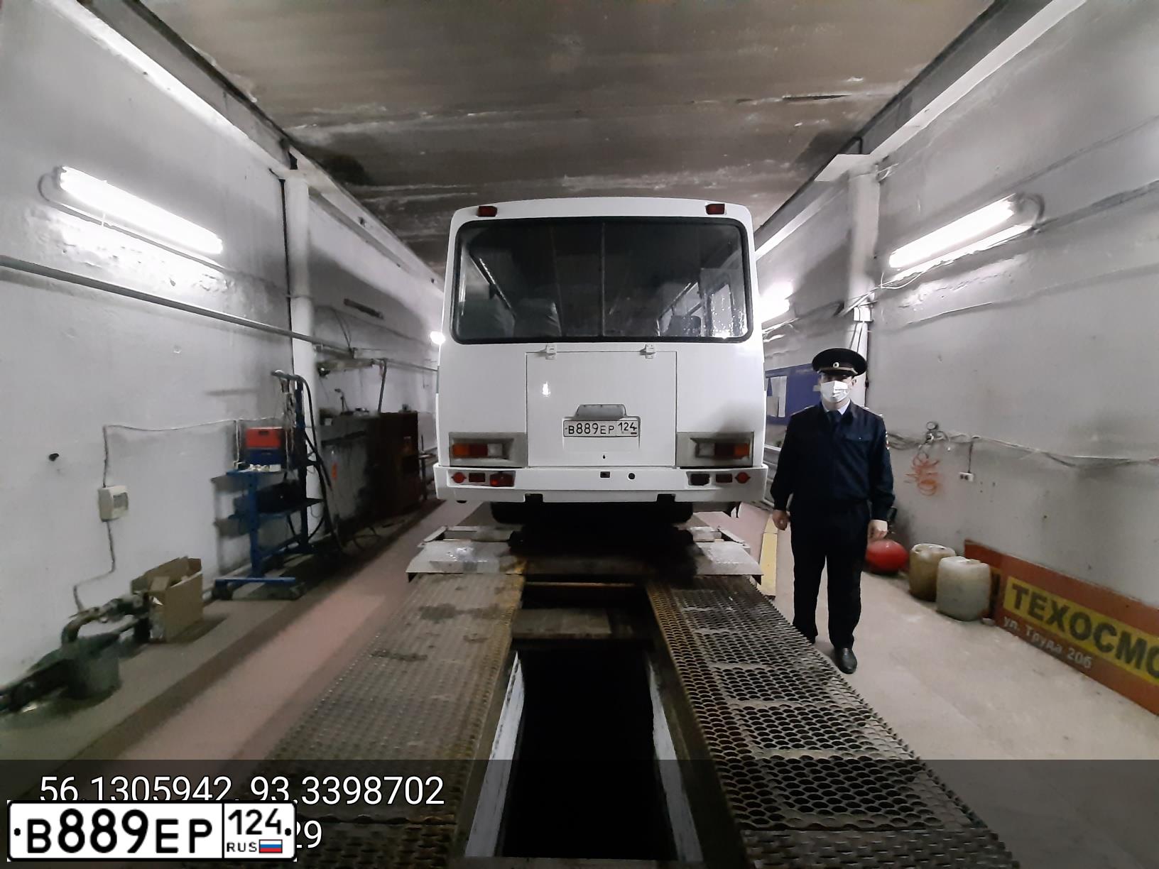 Фото автомобиля PAZ 3205, 2008 — госномер В889ЕР124. Цвет: БЕЛЫЙ
