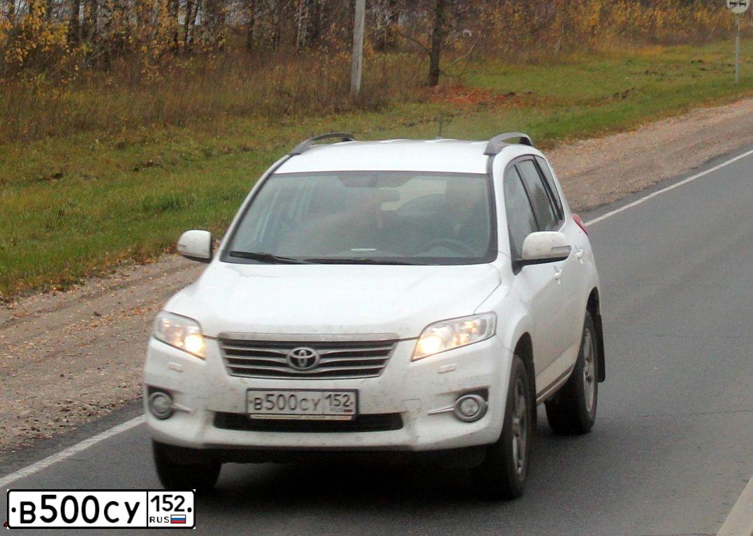 Фото автомобиля TOYOTA RAV4, 2010 — госномер В500СУ152. Цвет: БЕЛЫЙ