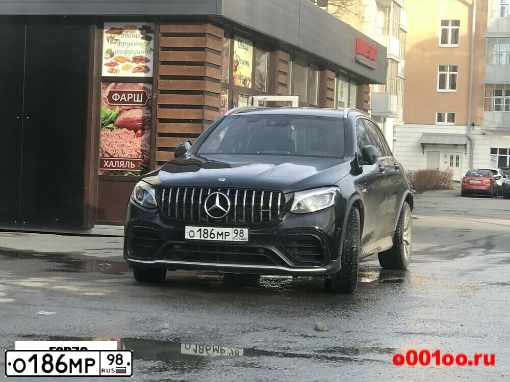Фото автомобиля MERCEDES GLA-KLASSE, 2017 — госномер В635РН198. Цвет: ЧЕРНЫЙ