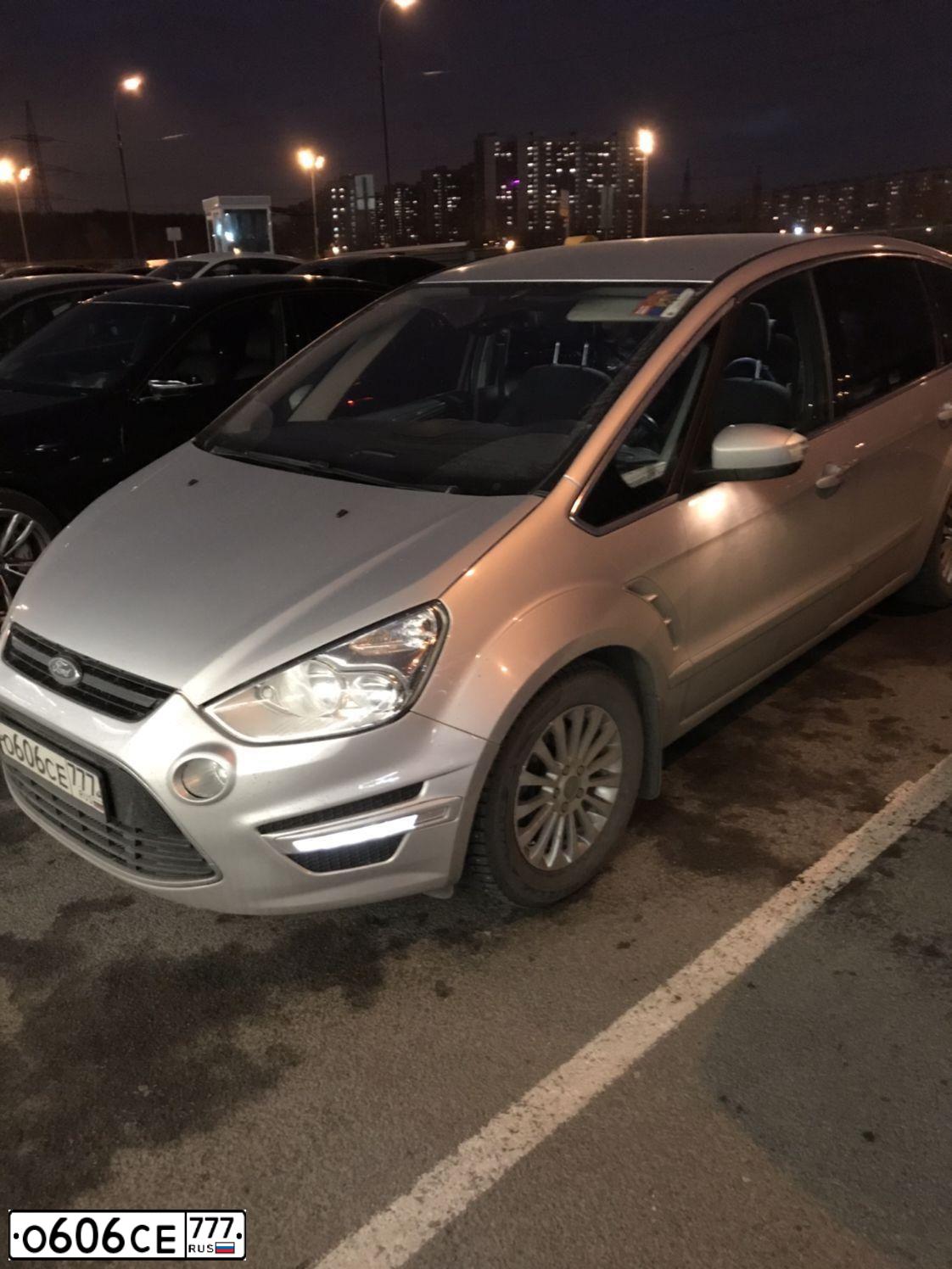 Фото автомобиля FORD S-MAX, 2012 — госномер Е142СА186. Цвет: СЕРЕБРИСТЫЙ