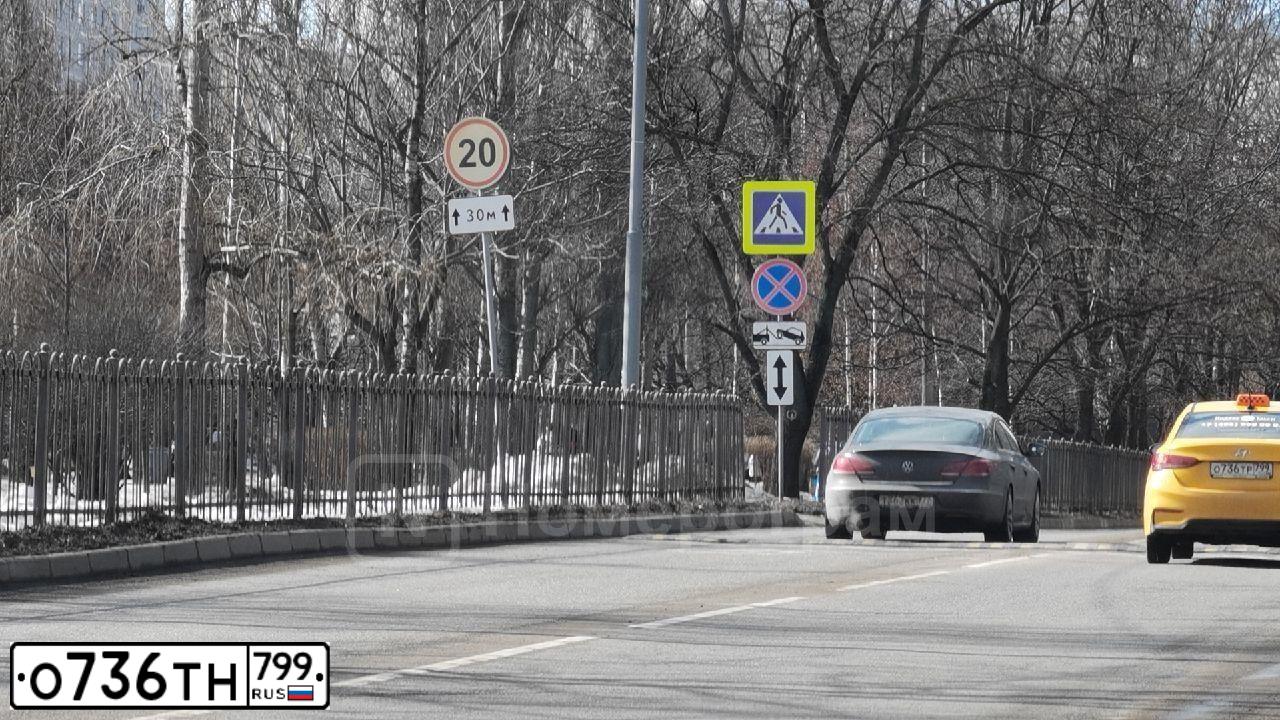 Фото автомобиля PORSCHE MACAN, 2020 — госномер О736ТН799. Цвет: БЕЛЫЙ