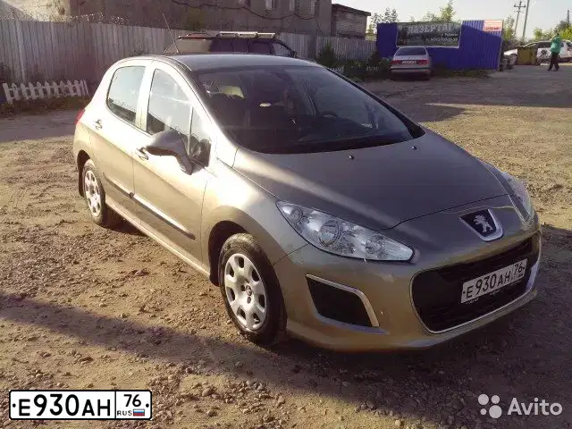 Фото автомобиля PEUGEOT 308, 2011 — госномер В306ВХ37. Цвет: СЕРО-БЕЖЕВЫЙ