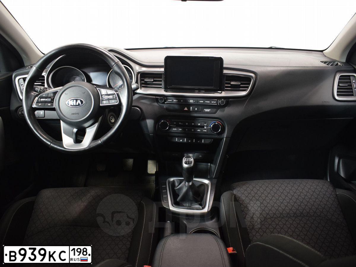 Фото автомобиля KIA CEE'D, 2018 — госномер С599ТУ790. Цвет: СЕРЕБРИСТЫЙ