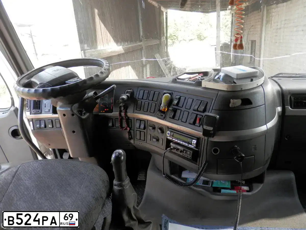 Фото автомобиля VOLVO SERIE FH /4X2/, 2012 — госномер Е771КМ71. Цвет: БЕЛЫЙ