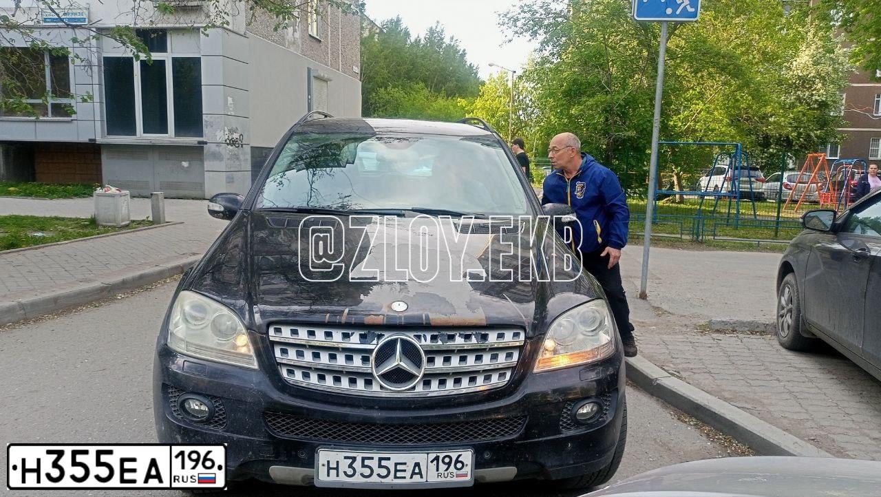 Фото автомобиля MERCEDES M-KLASSE, 2008 — госномер Н355ЕА196. Цвет: ЧЕРНЫЙ