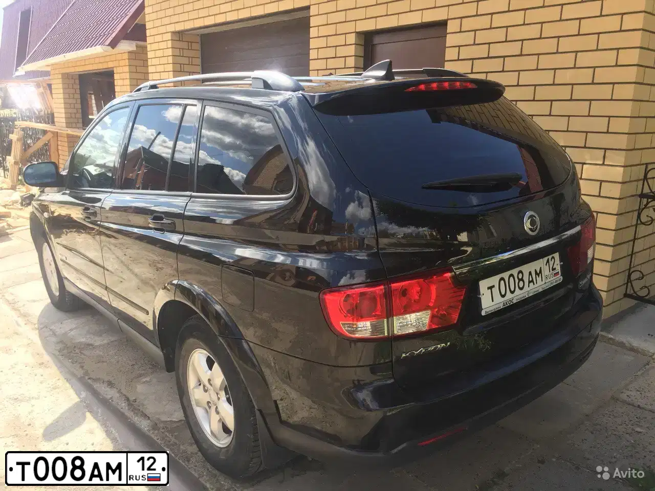 Фото автомобиля SSANGYONG KYRON, 2009 — госномер Т008АМ12. Цвет: ЧЕРНЫЙ