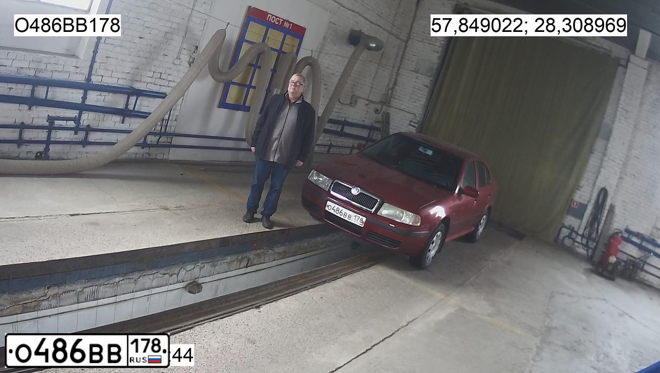 Фото автомобиля SKODA OCTAVIA, 2008 — госномер О486ВВ178. Цвет: ВИШНЕВЫЙ