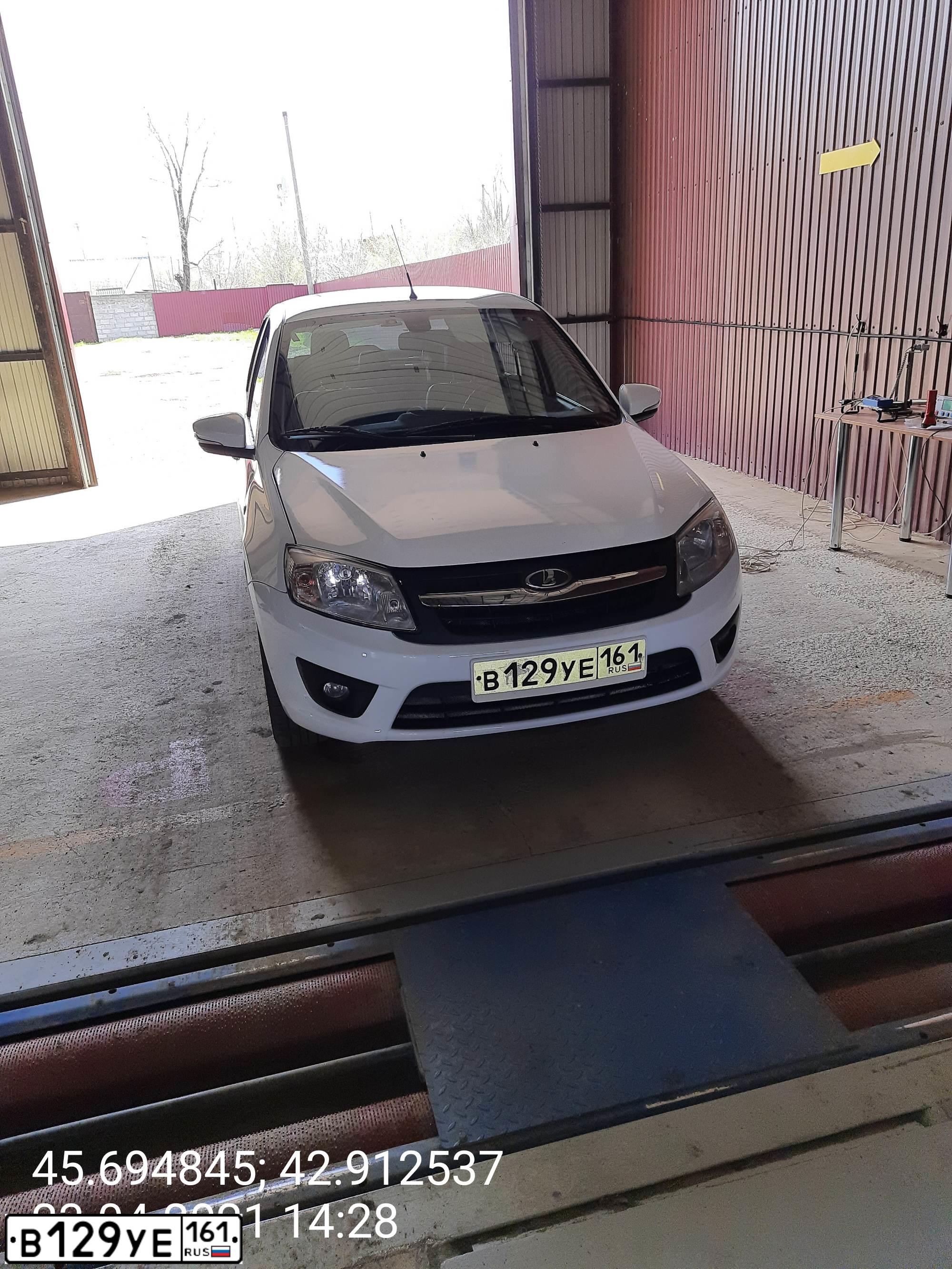 Фото автомобиля LADA 2190 GRANTA, 2015 — госномер К107РУ126. Цвет: Белый