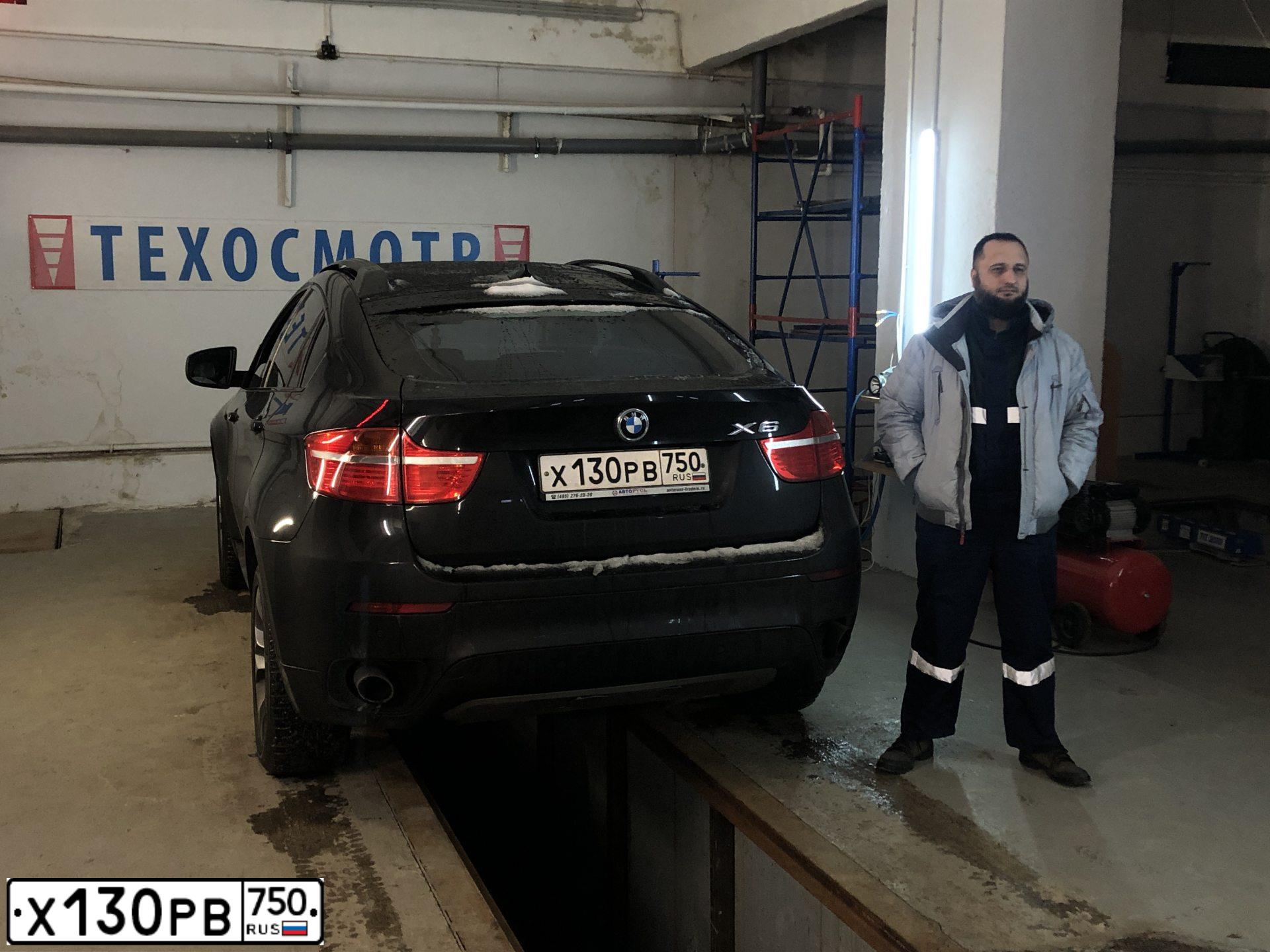 Фото автомобиля BMW X6, 2011 — госномер О008МВ11. Цвет: ЧЕРНЫЙ