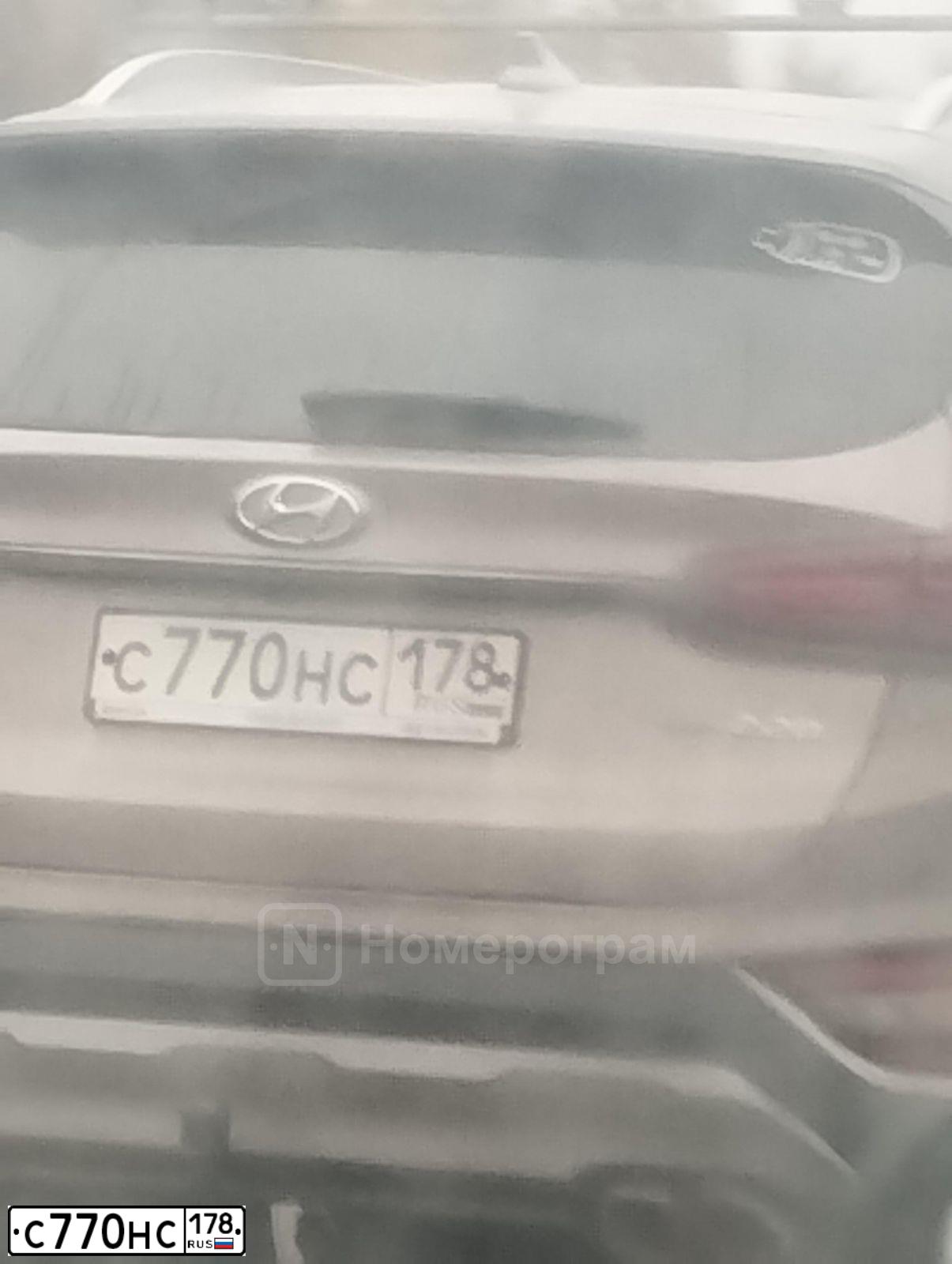 Фото автомобиля HYUNDAI SANTA FE, 2019 — госномер С770НС178. Цвет: БЕЖЕВЫЙ