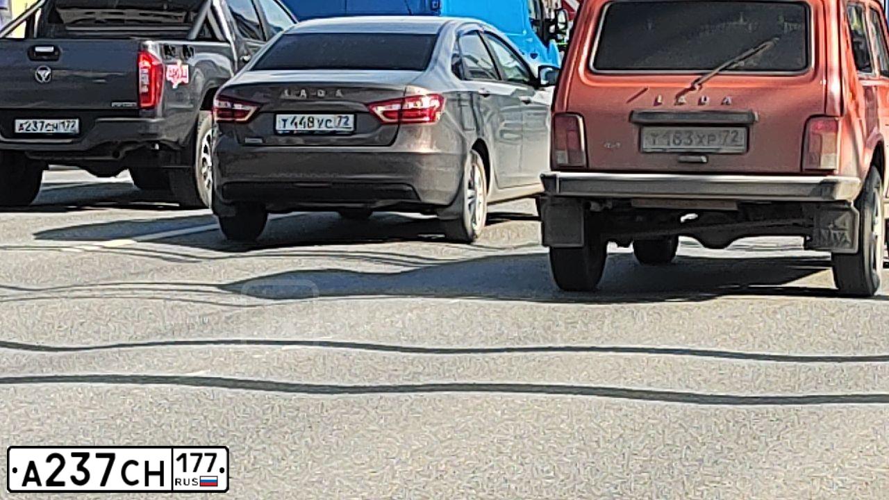 Фото автомобиля NISSAN X-TRAIL, 2003 — госномер О756КТ32. Цвет: ТЕМНО-ВИШНЕВЫЙ