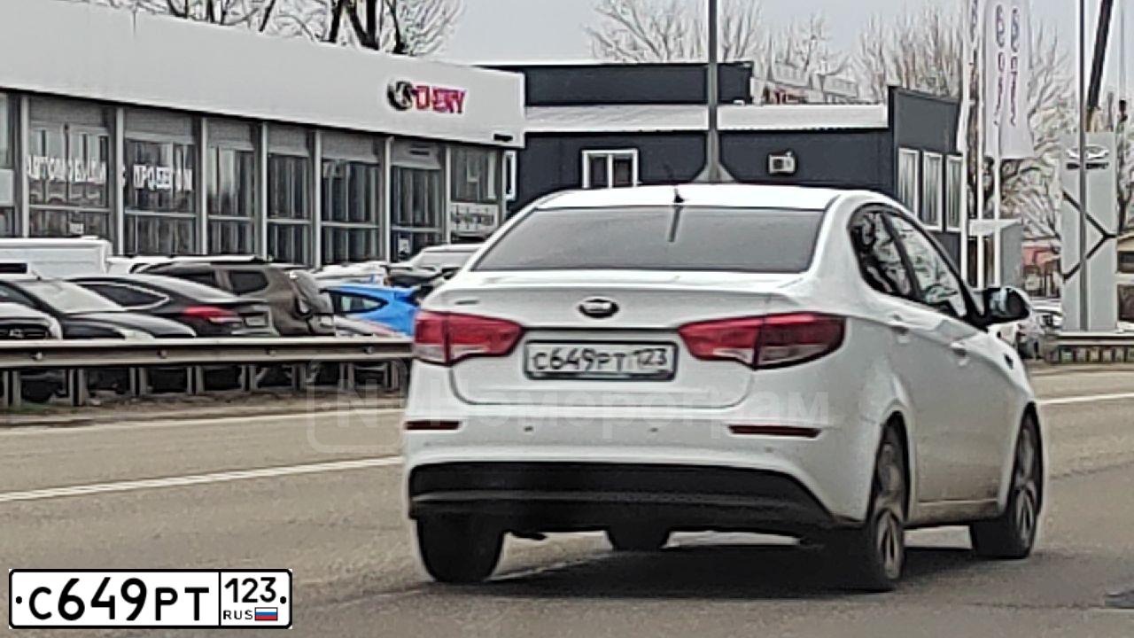 Фото автомобиля KIA RIO, 2016 — госномер С649РТ123. Цвет: Белый