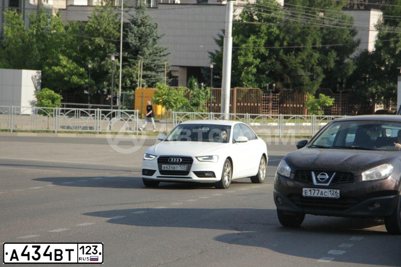 Фото автомобиля AUDI A4, 2012 — госномер А434ВТ123. Цвет: БЕЛЫЙ
