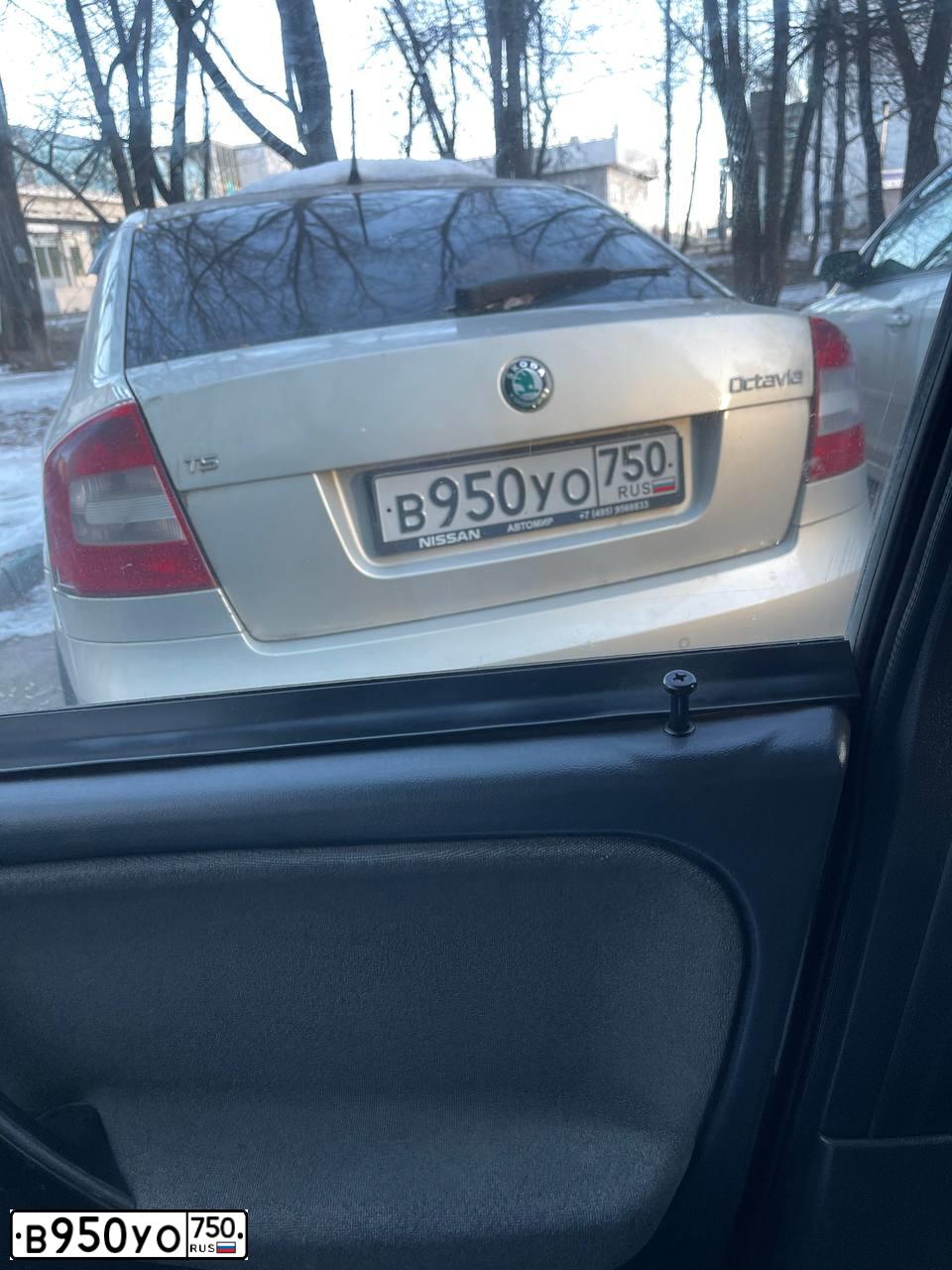 Фото автомобиля SKODA OCTAVIA, 2011 — госномер В950УО750. Цвет: СЕРЕБРИСТЫЙ