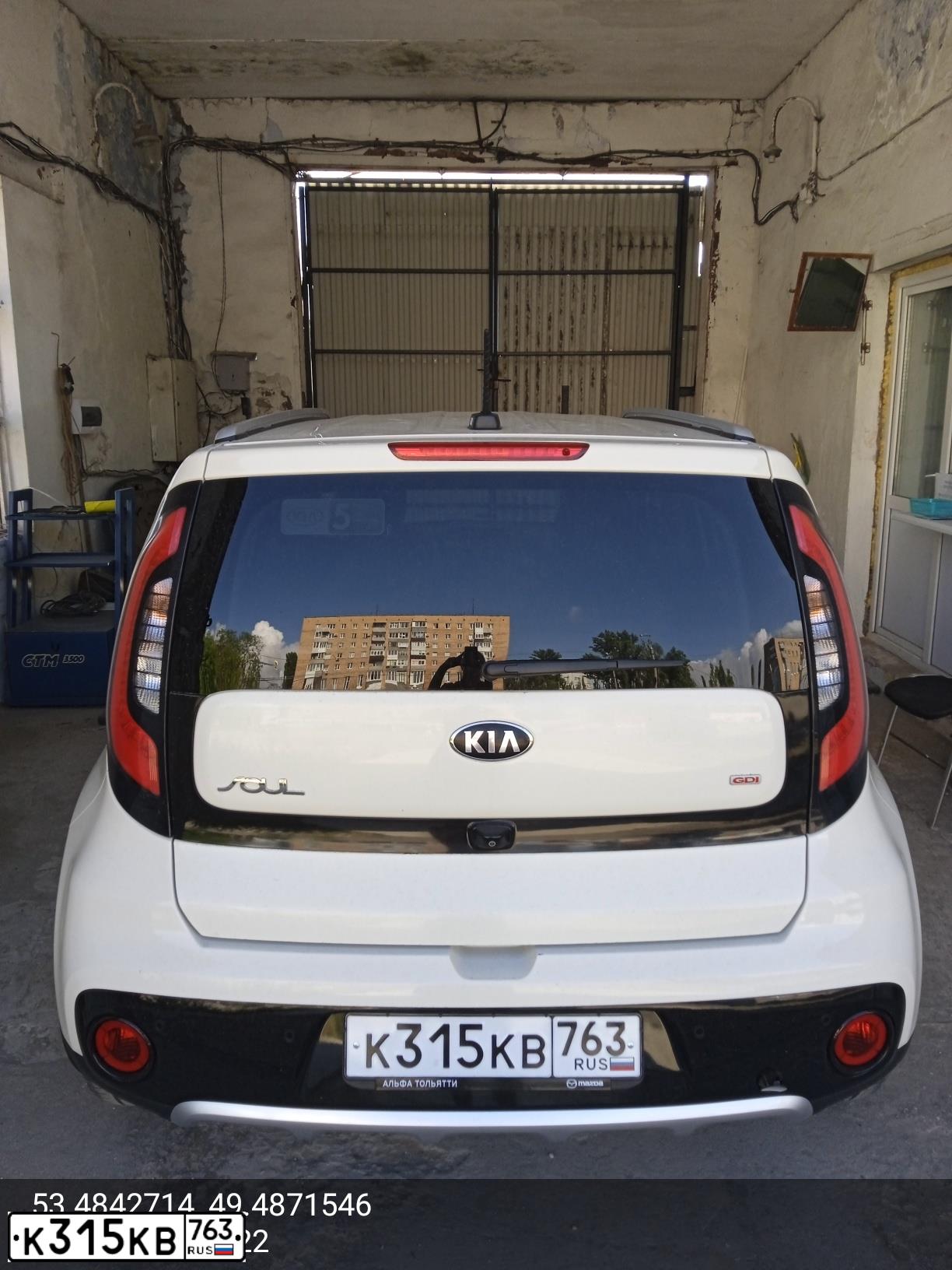 Фото автомобиля KIA SOUL, 2017 — госномер А105АВ763. Цвет: БЕЖЕВЫЙ