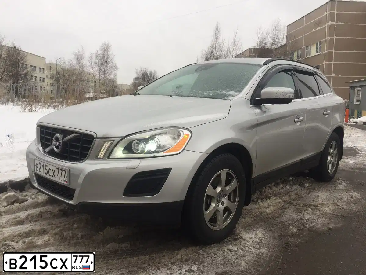 Фото автомобиля VOLVO XC60, 2012 — госномер В215СХ777. Цвет: Серебристый