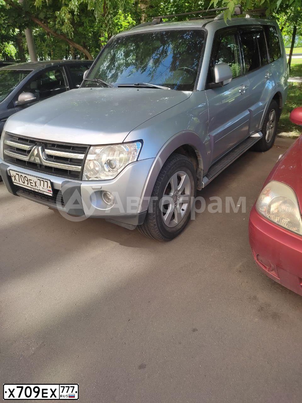 Фото автомобиля MITSUBISHI PAJERO, 2008 — госномер С030НУ199. Цвет: СЕРЫЙ