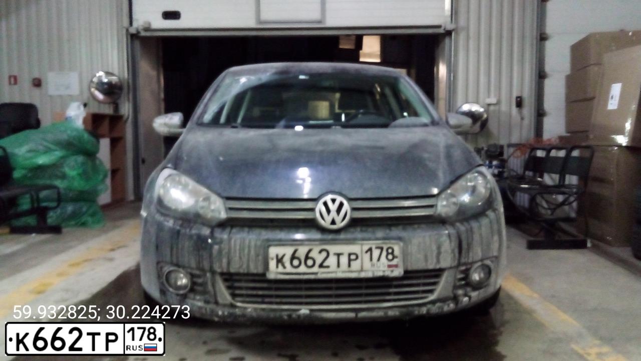 Фото автомобиля VOLKSWAGEN GOLF, 2011 — госномер М719РЕ198. Цвет: Темно-синий
