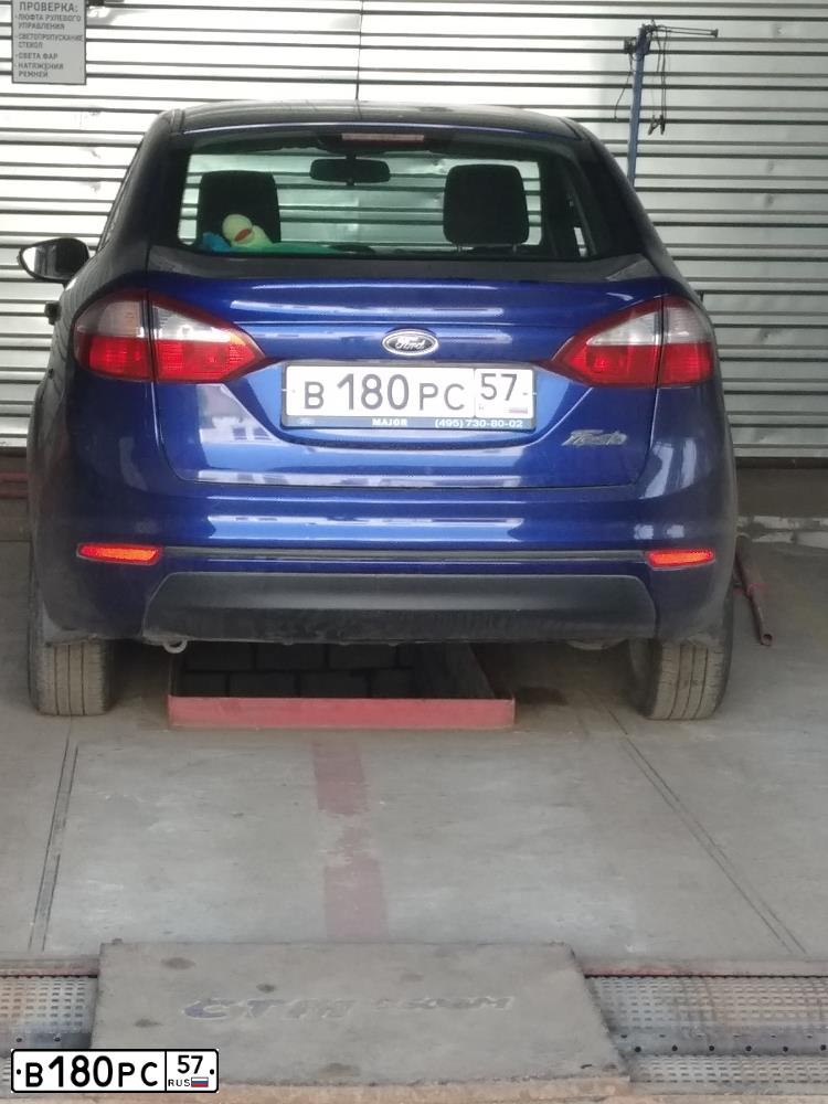 Фото автомобиля FORD FIESTA / ASPIRE, 2015 — госномер В180РС57. Цвет: СИНИЙ