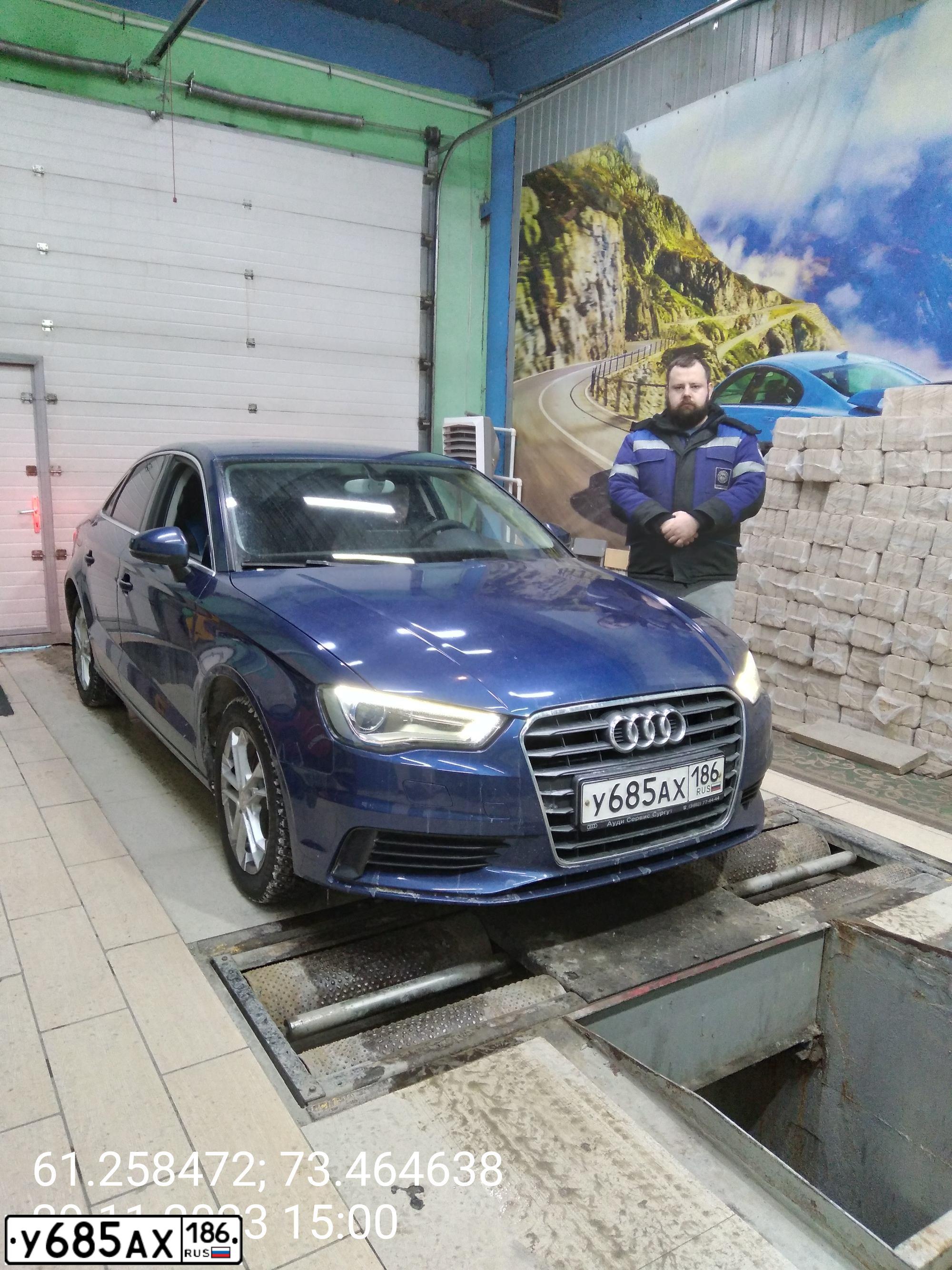 Фото автомобиля AUDI A3, 2014 — госномер У685АХ186. Цвет: синий