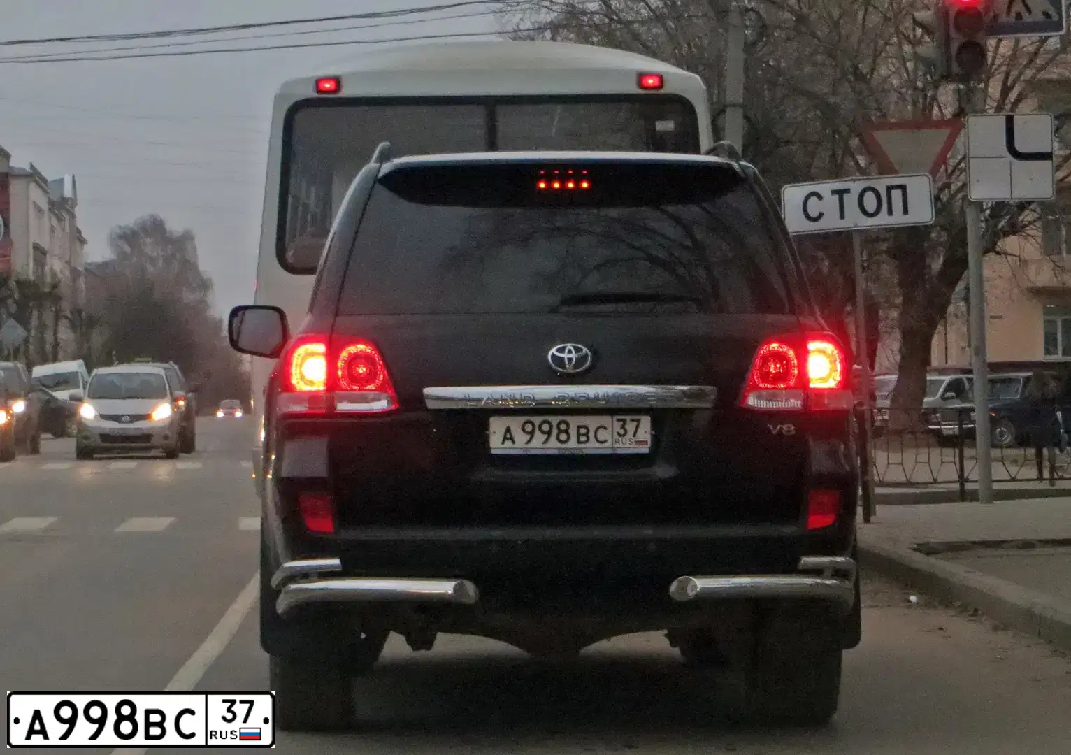 Фото автомобиля TOYOTA LANDCRUISER 200, 2009 — госномер А998ВС37. Цвет: ЧЕРНЫЙ