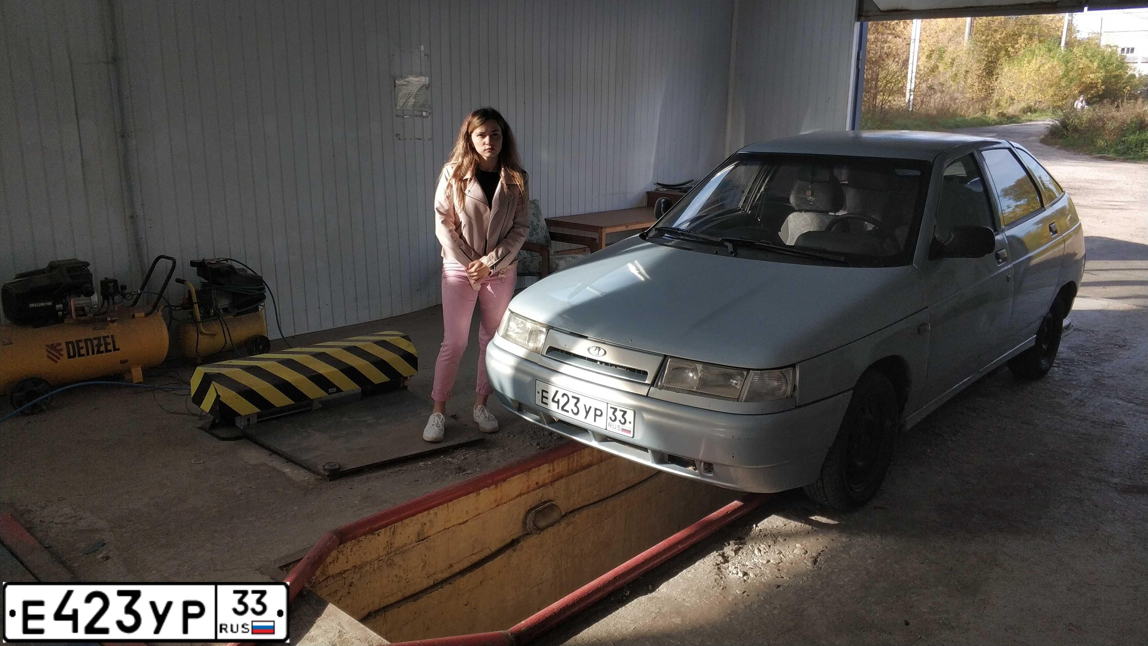 Фото автомобиля LADA 2112, 2004 — госномер Х781РР90. Цвет: СЕРЕБРИСТО-ЖЕЛТЫЙ