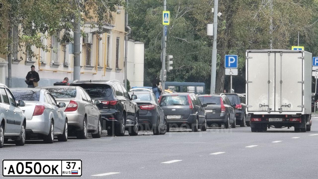 Фото автомобиля VOLKSWAGEN PASSAT, 1991 — госномер А050ОК37. Цвет: КРАСНЫЙ