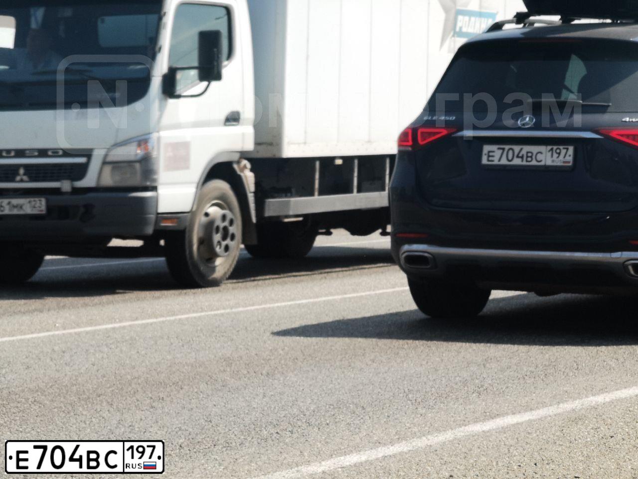 Фото автомобиля INFINITI QX70 /FX/, 2010 — госномер М631СМ154. Цвет: Коричневый