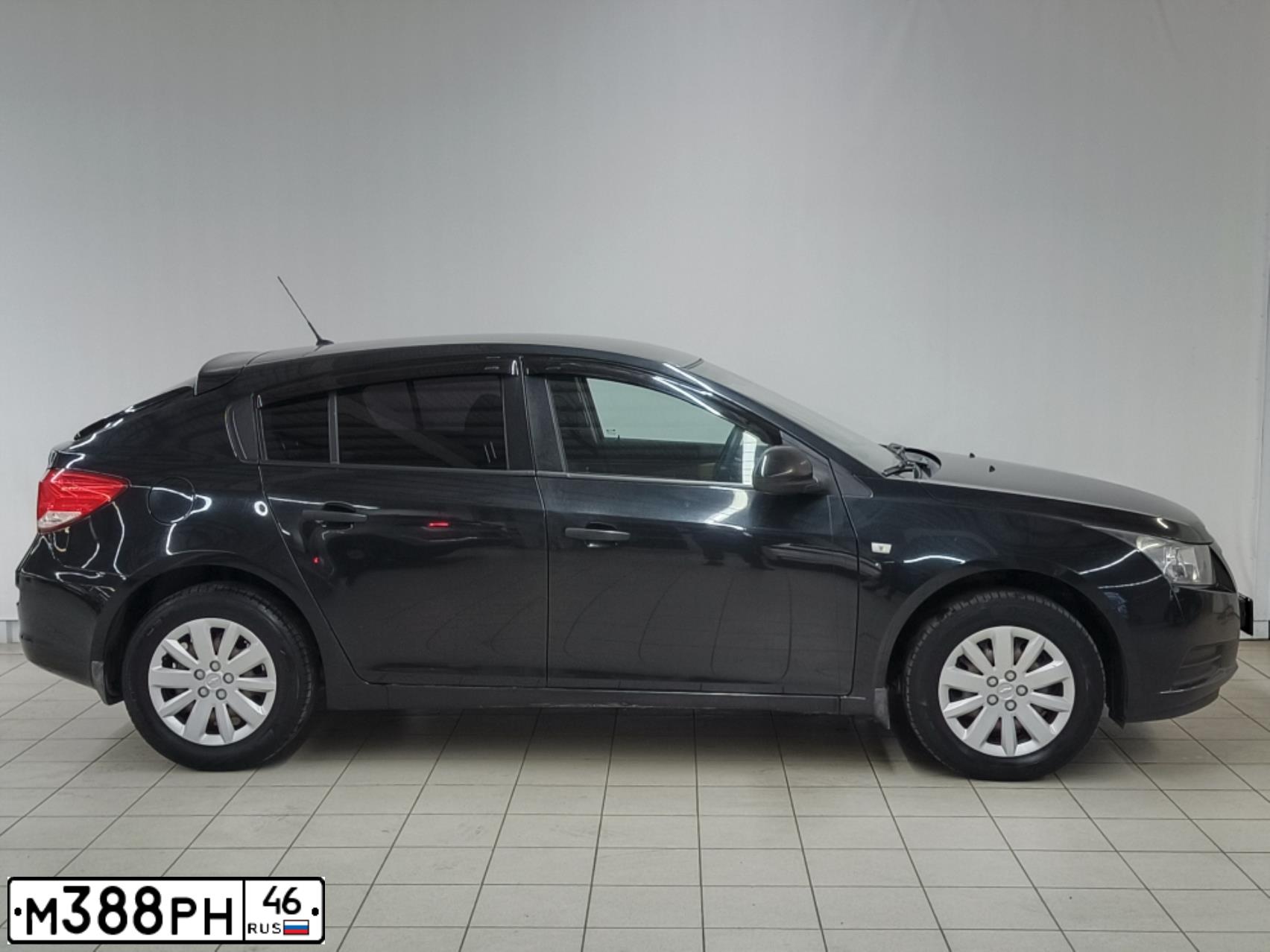 Фото автомобиля CHEVROLET CRUZE, 2011 — госномер Р030ТР46. Цвет: ЧЕРНЫЙ МЕТАЛЛИК