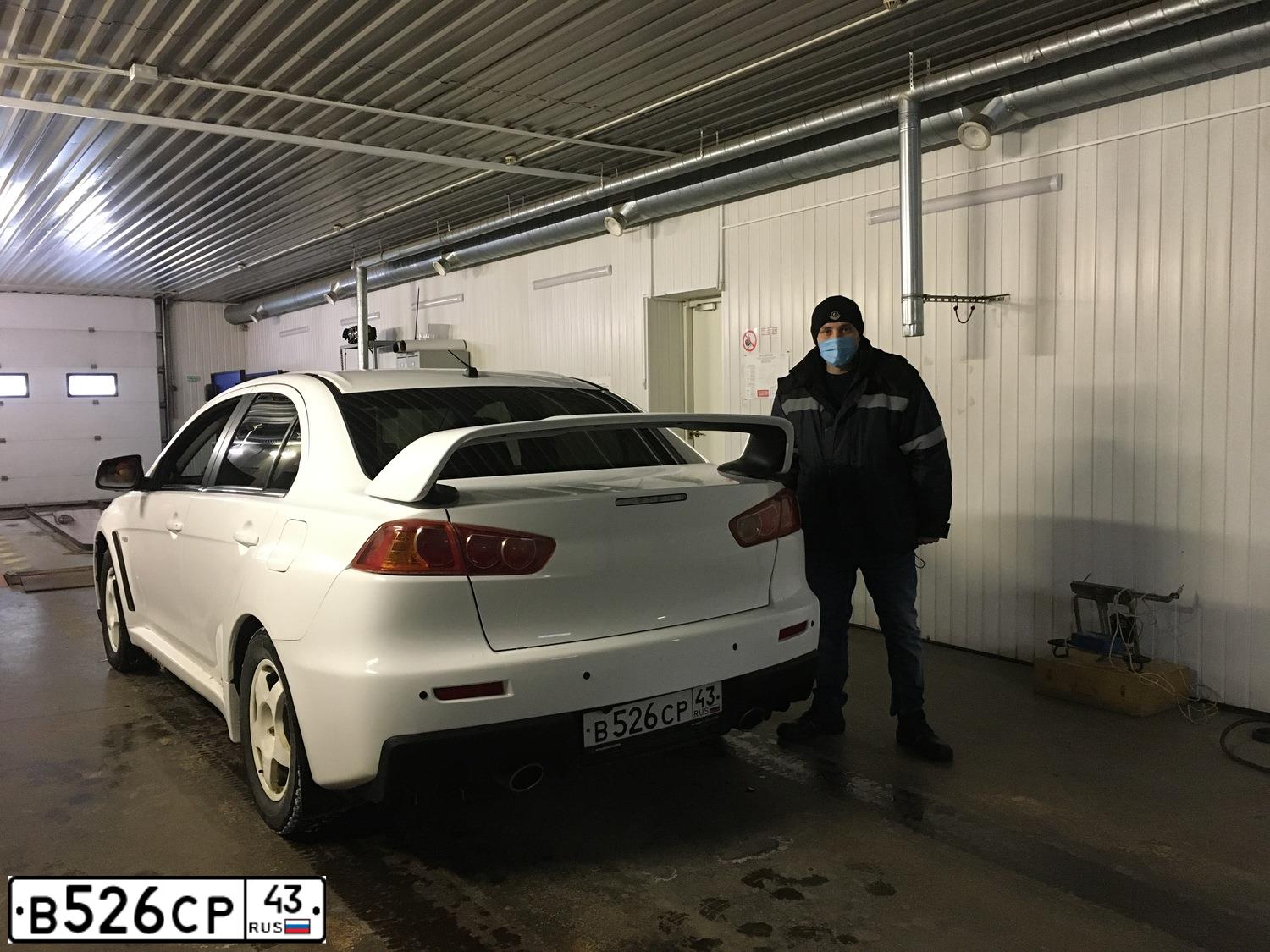 Фото автомобиля MITSUBISHI LANCER, 2008 — госномер В526СР43. Цвет: Красный