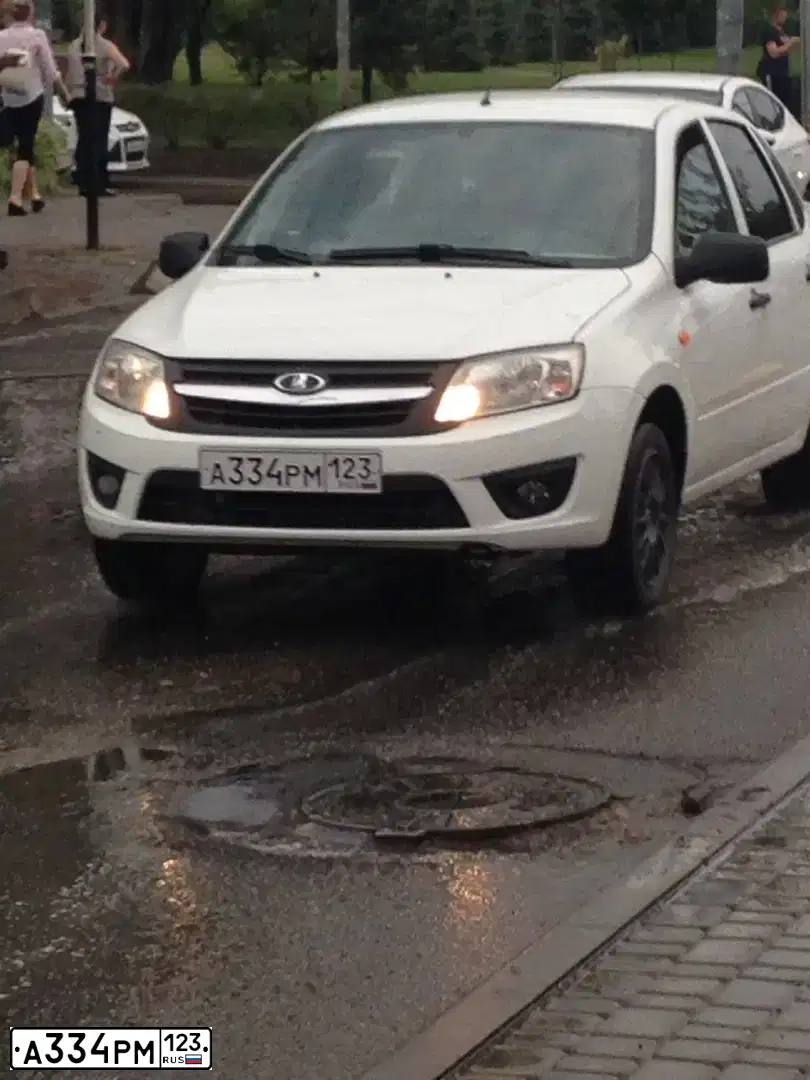 Фото автомобиля LADA 2190 GRANTA, 2015 — госномер А334РМ123. Цвет: БЕЛЫЙ