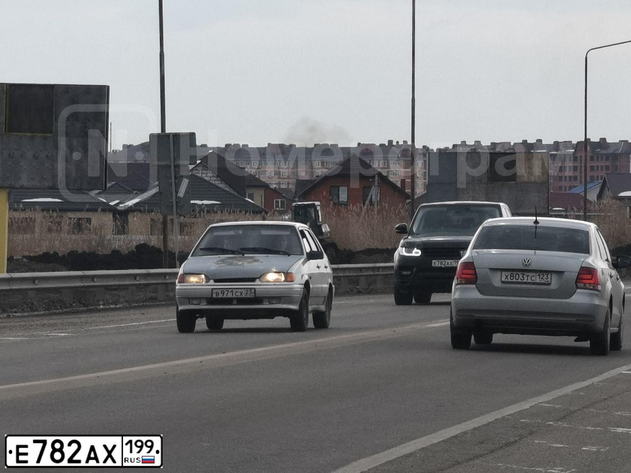 Фото автомобиля AUDI A4, 2007 — госномер Е782АХ199. Цвет: БЕЖЕВЫЙ