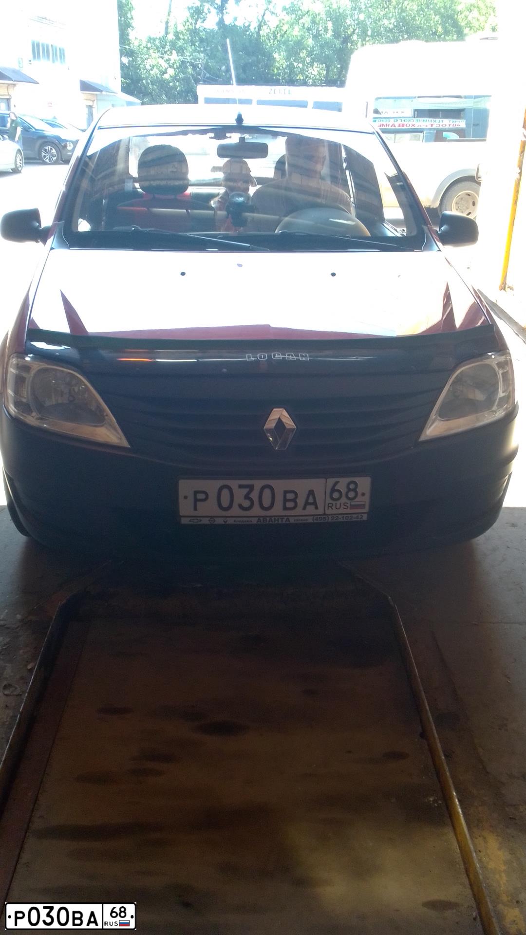 Фото автомобиля RENAULT LOGAN, 2010 — госномер Т769МВ790. Цвет: Красный