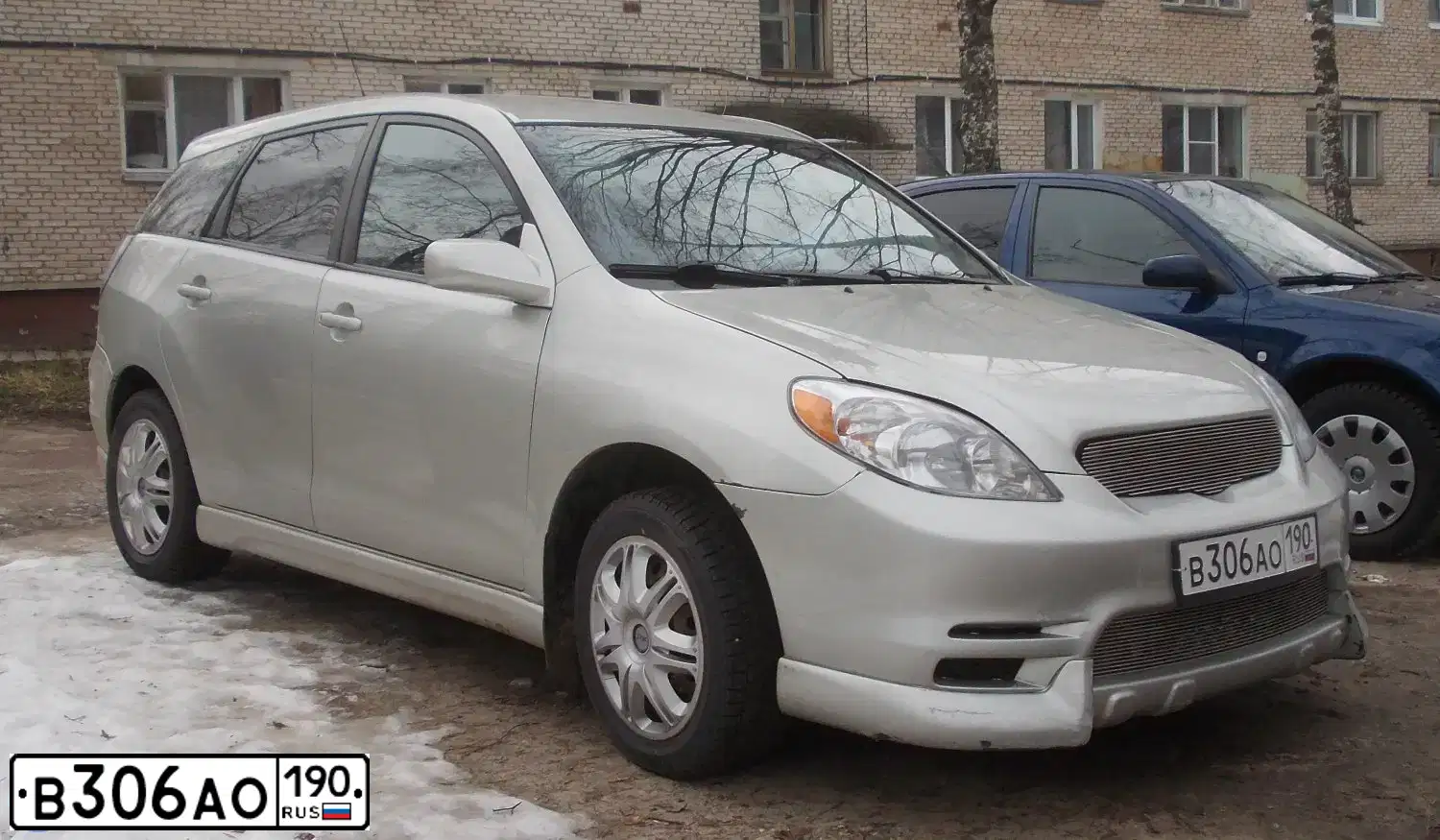 Фото автомобиля TOYOTA MATRIX, 2002 — госномер О090ТХ177. Цвет: СЕРЫЙ