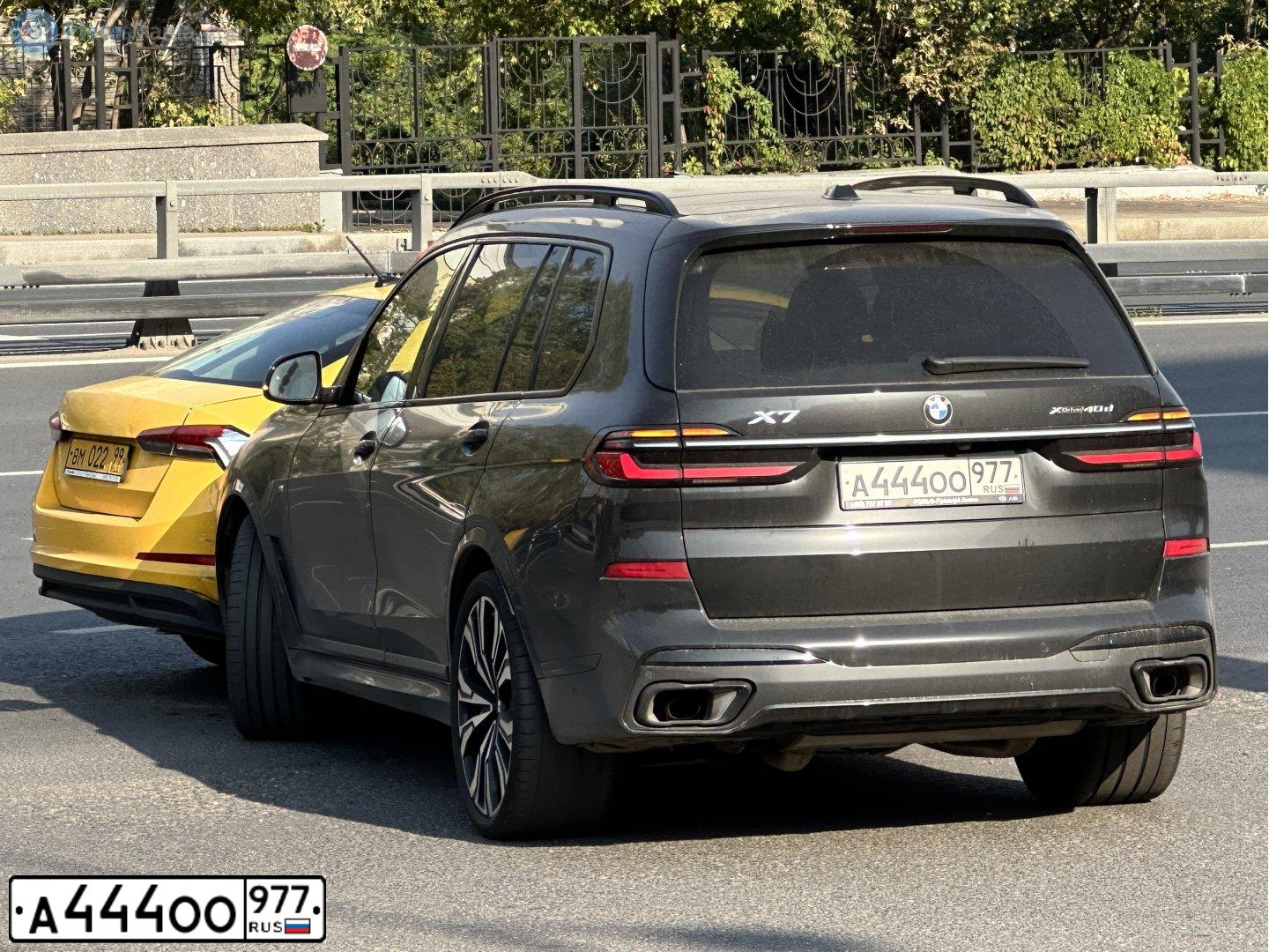Фото автомобиля BMW X7 XDRIVE40D, 2023 — госномер А444ОО977. Цвет: ЧЕРНЫЙ