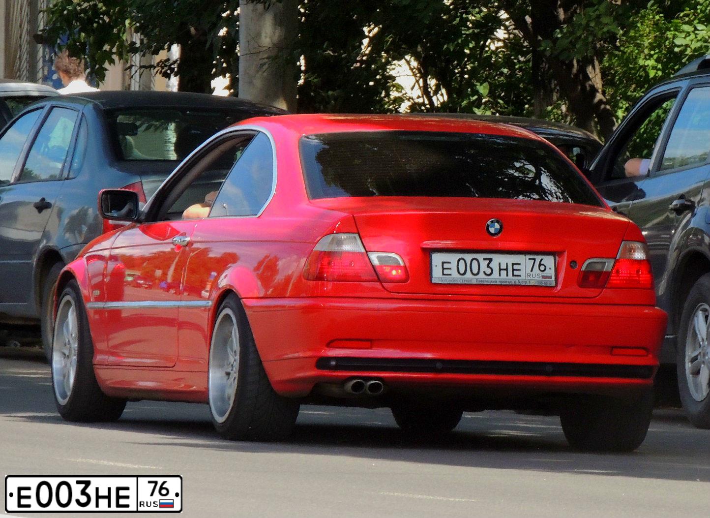 Фото автомобиля BMW SERIE 3, 2000 — госномер Е003НЕ76. Цвет: КРАСНЫЙ