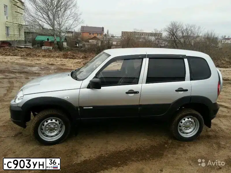 Фото автомобиля CHEVROLET NIVA, 2012 — госномер К615ВХ181. Цвет: СВЕТЛО СЕРЫЙ