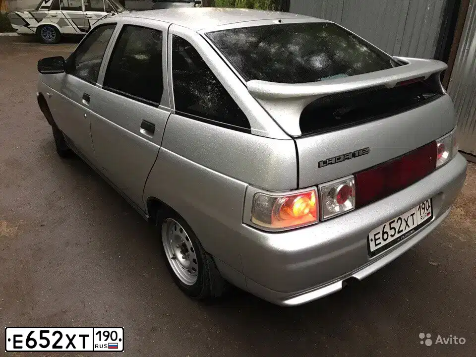 Фото автомобиля LADA 2112, 2003 — госномер М121ОХ750. Цвет: СЕРЫЙ СВЕТЛЫЙ