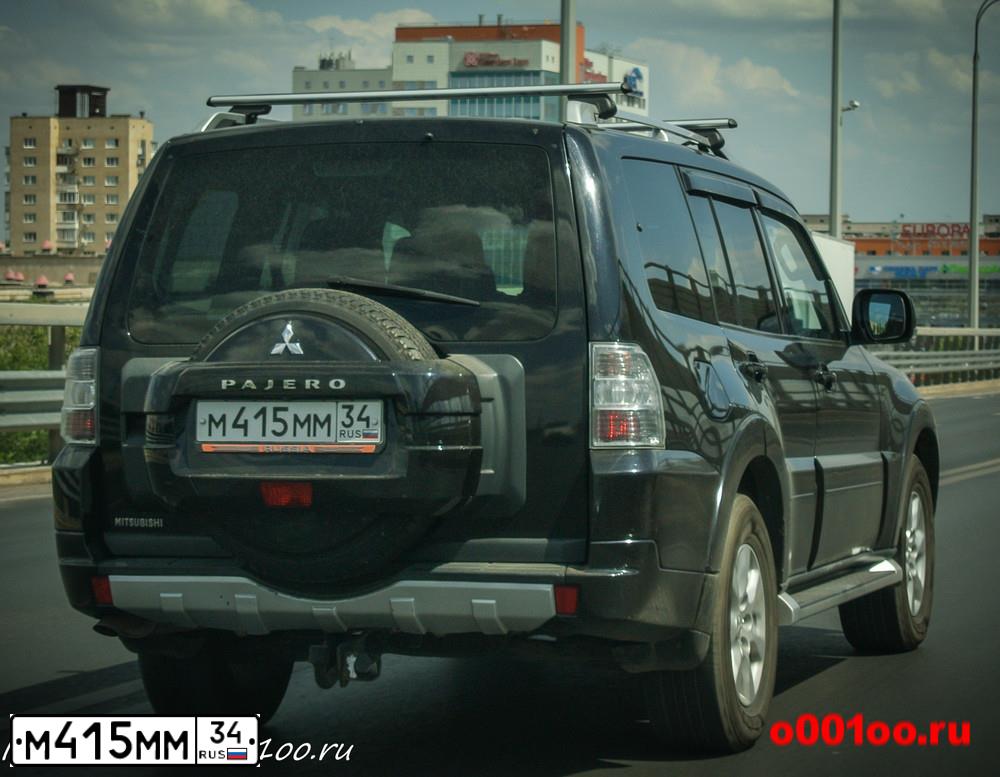 Фото автомобиля TOYOTA LANDCRUISER, 2005 — госномер М415ММ34. Цвет: СЕРЕБРИСТЫЙ