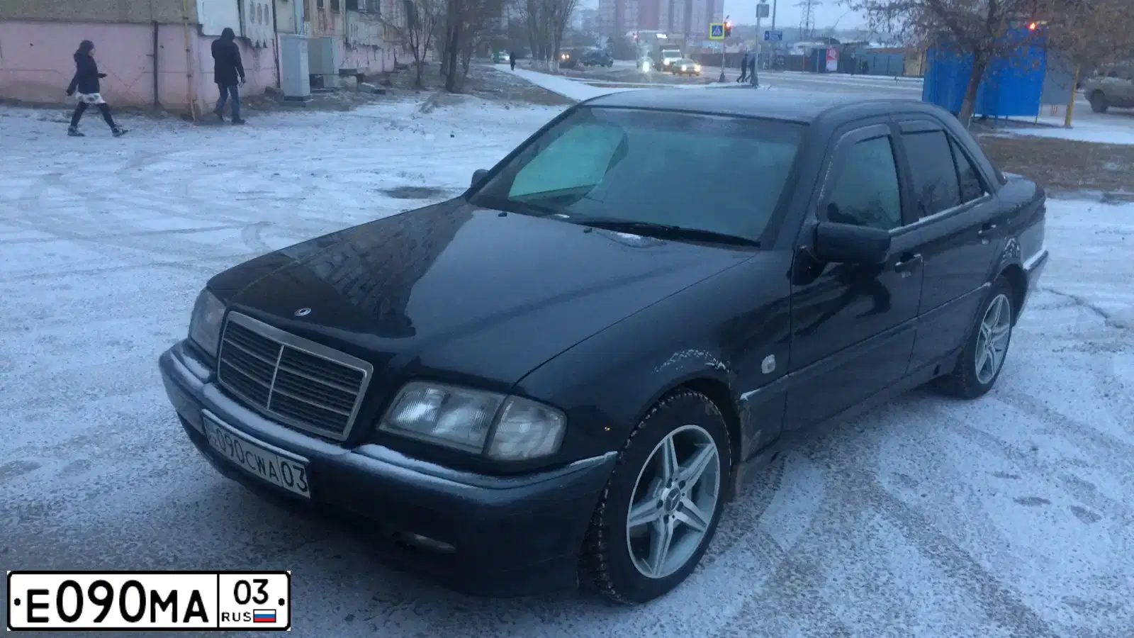 Фото автомобиля TOYOTA AVENSIS, 2009 — госномер А927МЕ138. Цвет: ТЕМНО-ГОЛУБОЙ
