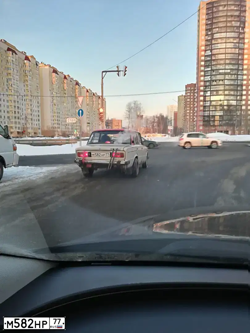 Фото автомобиля LADA 2106, 1990 — госномер М582НР77. Цвет: БЕЖЕВЫЙ