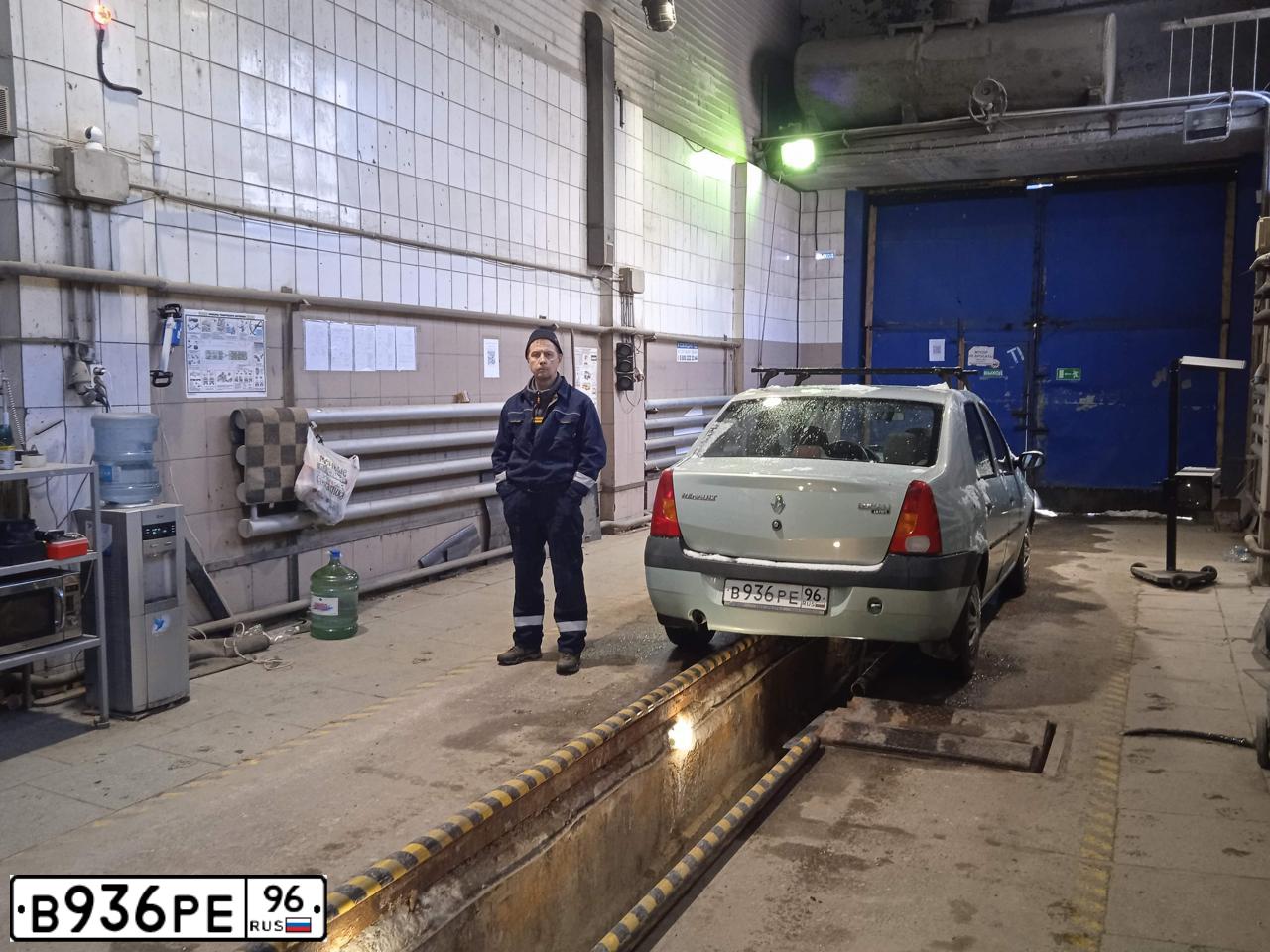Фото автомобиля RENAULT LOGAN, 2007 — госномер В936РЕ96. Цвет: СВЕТЛО-ЗЕЛЕНЫЙ