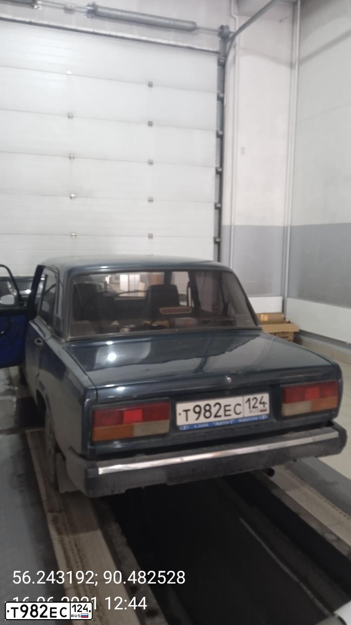 Фото автомобиля LADA 2107, 2005 — госномер Т982ЕС124. Цвет: Темно-зеленый