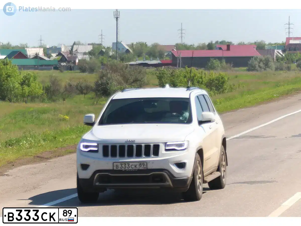 Фото автомобиля JEEP GRAND CHEROKEE, 2013 — госномер С841МС89. Цвет: Белый