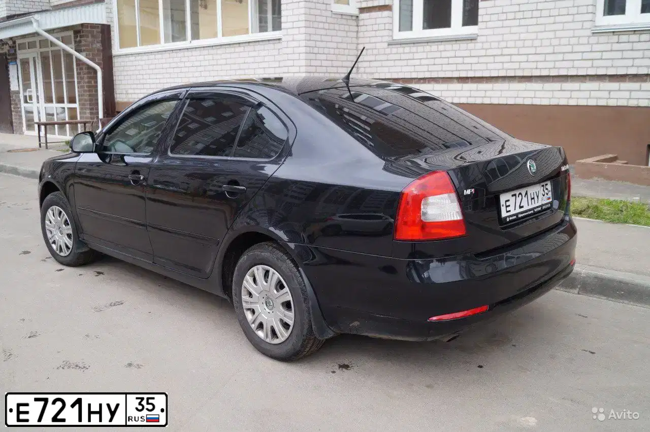 Фото автомобиля SKODA OCTAVIA, 2013 — госномер М133ЕЕ35. Цвет: ЧЕРНЫЙ