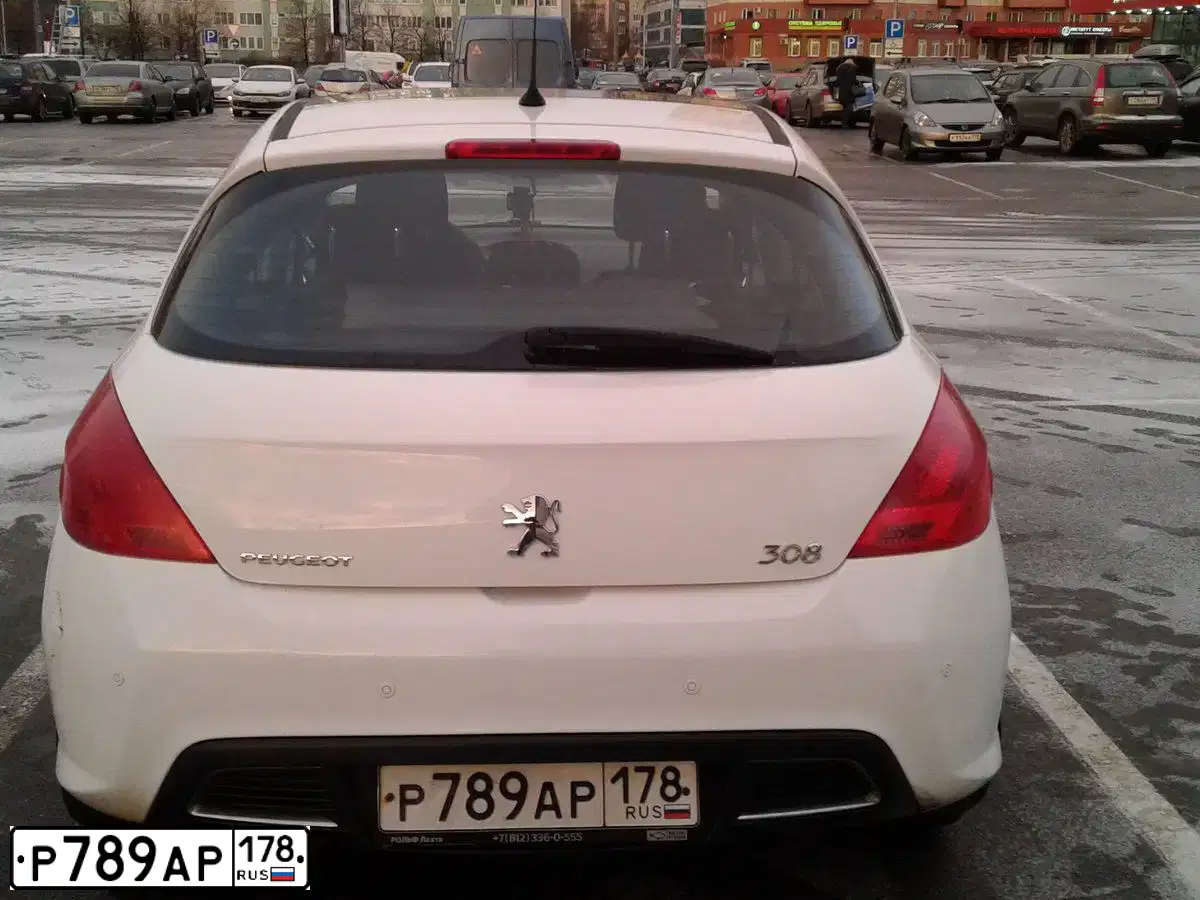Фото автомобиля PEUGEOT 308, 2010 — госномер Р789АР178. Цвет: БЕЛЫЙ