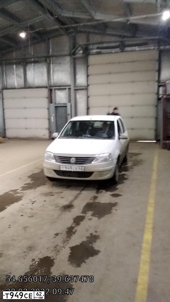 Фото автомобиля RENAULT LOGAN, 2014 — госномер Т949СЕ62. Цвет: Белый